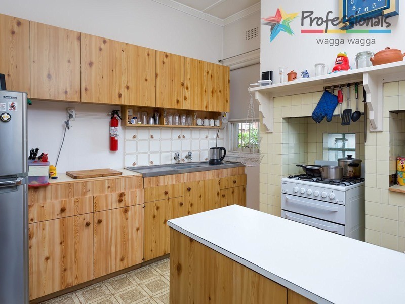 27 Dobbs Street, Wagga Wagga NSW 2650