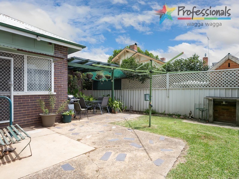 27 Dobbs Street, Wagga Wagga NSW 2650