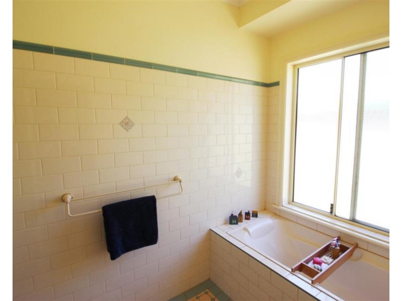 9 Melville Place, Tatton NSW 2650