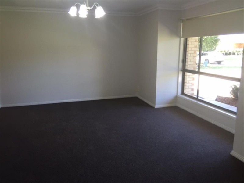 24 Cowan Place, Wagga Wagga NSW 2650