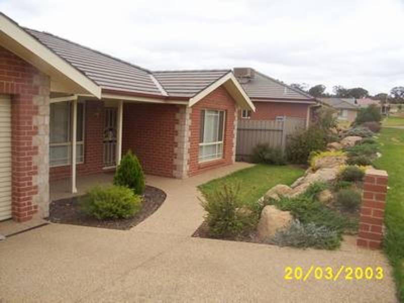 2/14 Wilgoma Street, Bourkelands NSW 2650