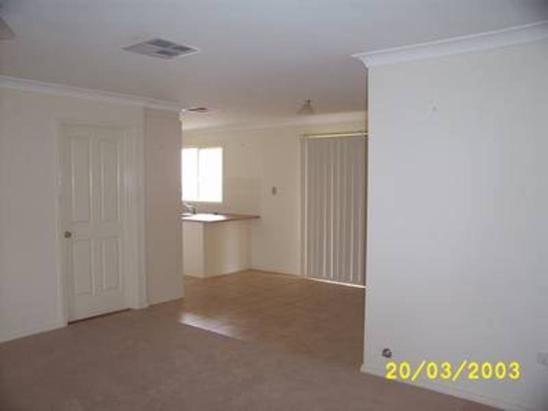 2/14 Wilgoma Street, Bourkelands NSW 2650