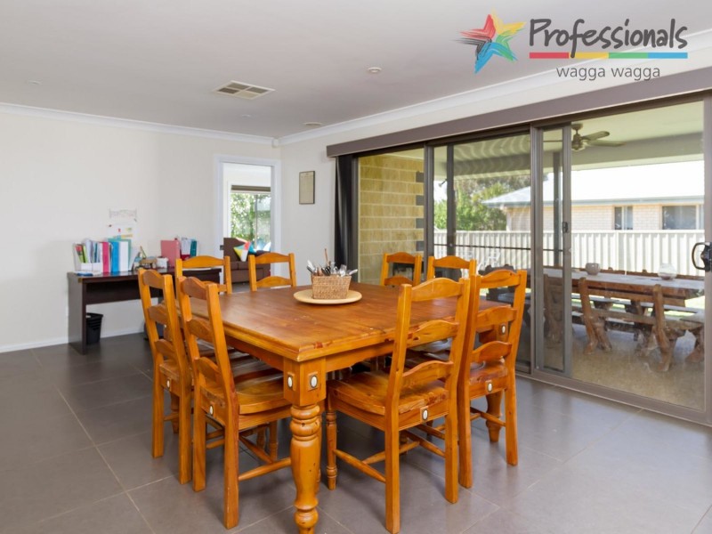 46 Kaloona Drive, Wagga Wagga NSW 2650