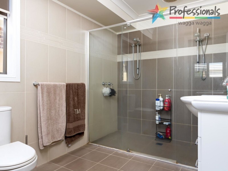 46 Kaloona Drive, Wagga Wagga NSW 2650