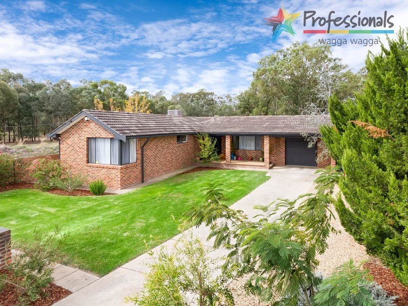 1 Rowe Street, Lake Albert NSW 2650