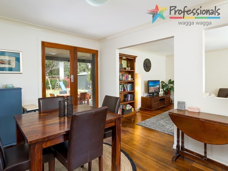 1 Rowe Street, Lake Albert NSW 2650