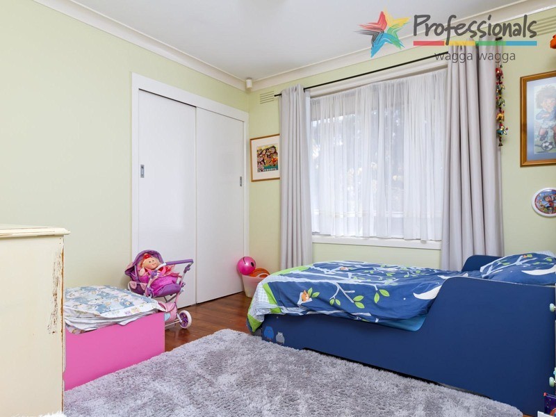 1 Rowe Street, Lake Albert NSW 2650