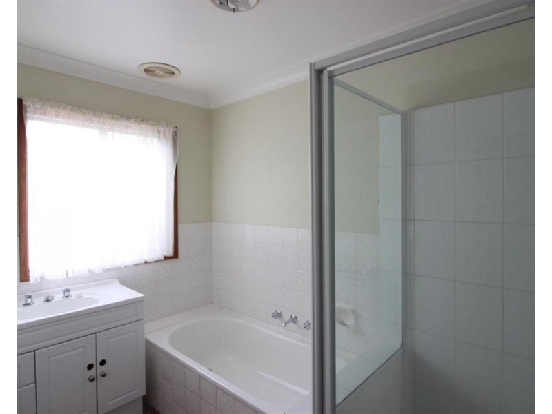 16 Main Street, Lake Albert NSW 2650