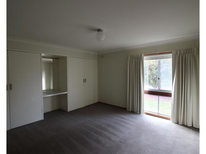 16 Main Street, Lake Albert NSW 2650