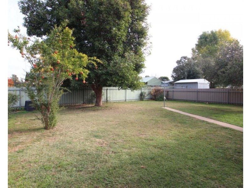 16 Main Street, Lake Albert NSW 2650