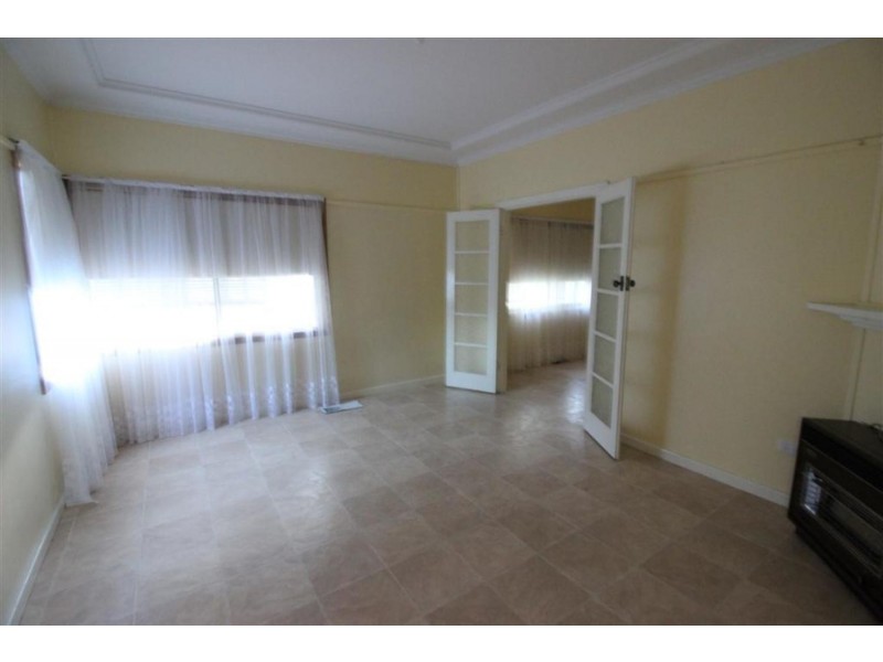 129 Grove Street, Kooringal NSW 2650