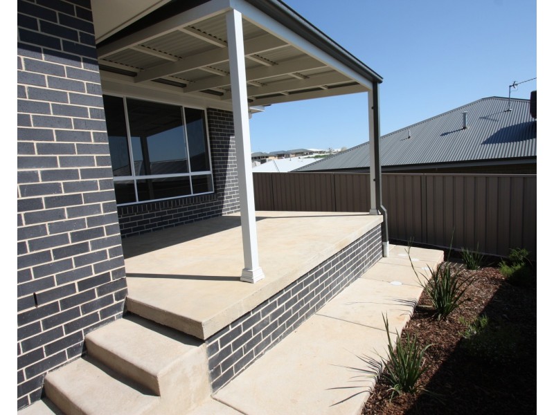 5/15 Murndal Place, Bourkelands NSW 2650