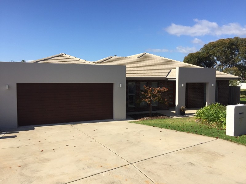 7 Hamersley Place, Wagga Wagga NSW 2650