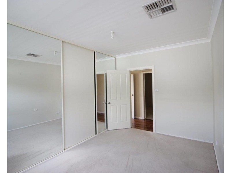 12  Waranga Avenue, Mount Austin NSW 2650