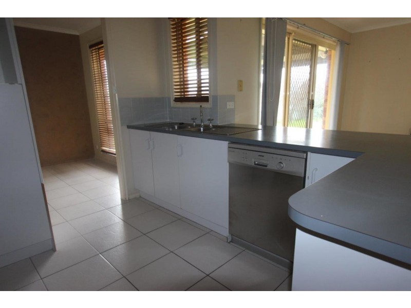 68 Balleroo Crescent, Wagga Wagga NSW 2650