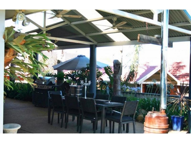 42 Simkin Crescent, Kooringal NSW 2650