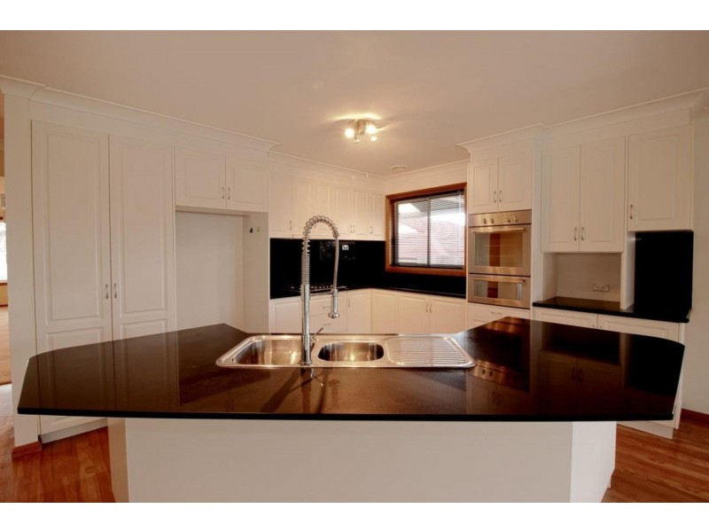 42 Simkin Crescent, Kooringal NSW 2650