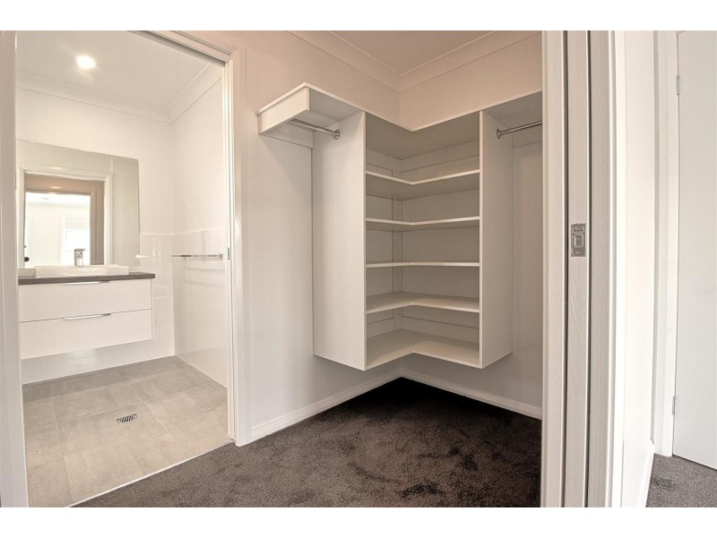 216 Barmedman Avenue, Estella NSW 2650