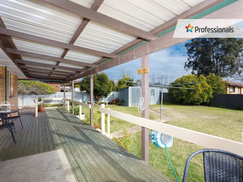 82 Vincent Road, Lake Albert NSW 2650