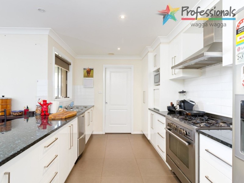 46 Kaloona Crescent, Wagga Wagga NSW 2650