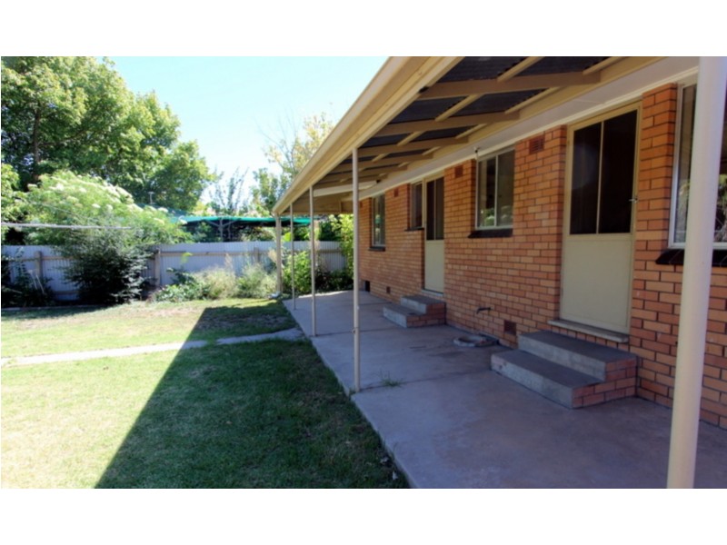8 Thomas Street, Wagga Wagga NSW 2650