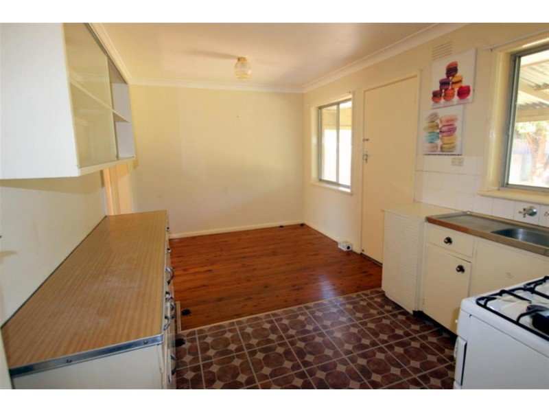 8 Thomas Street, Wagga Wagga NSW 2650