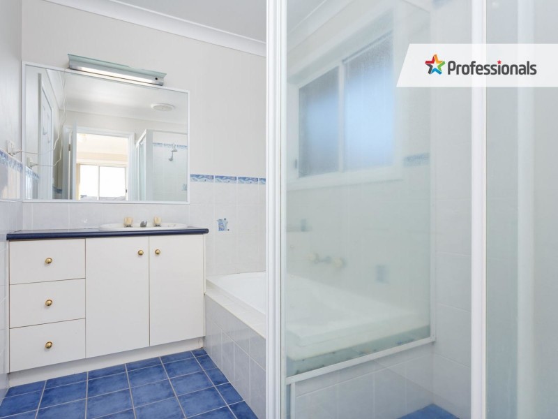 8 Mackay Place, Ashmont NSW 2650