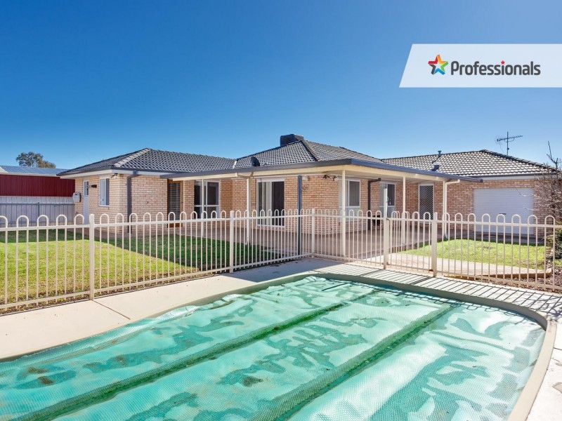 8 Mackay Place, Ashmont NSW 2650