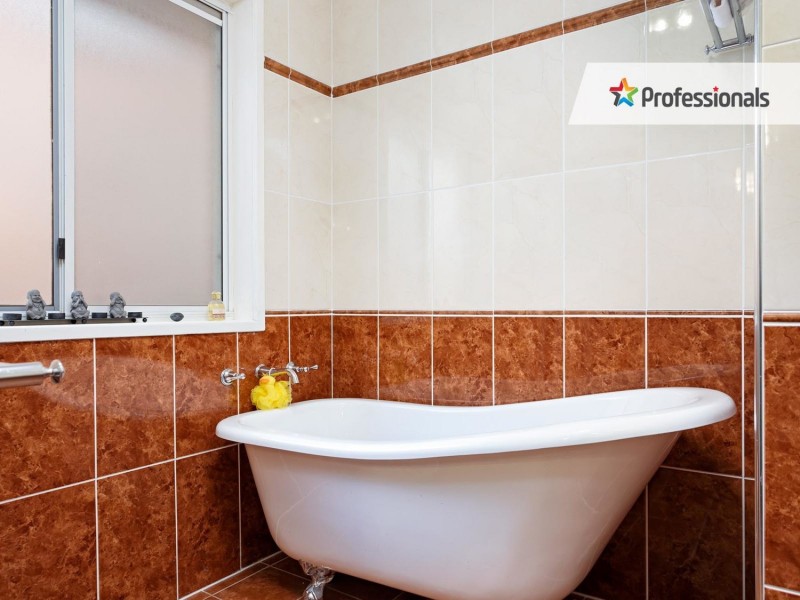 30 Henwood Avenue, Kooringal NSW 2650