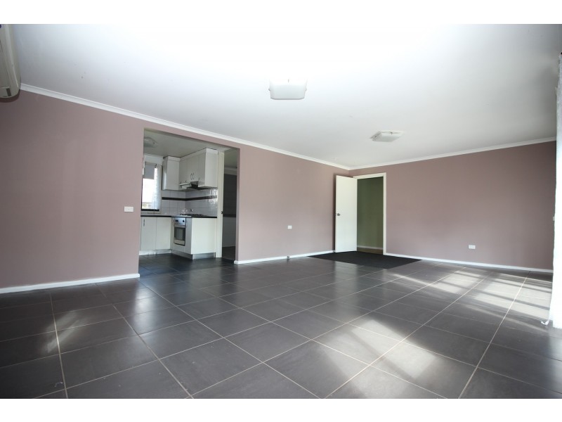 3 Warren Place, Mount Austin NSW 2650