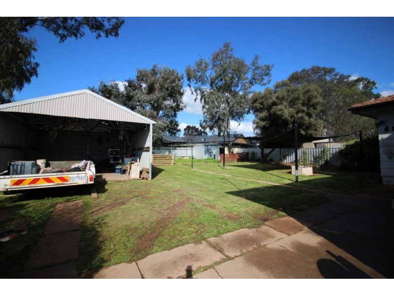 3 Warren Place, Mount Austin NSW 2650