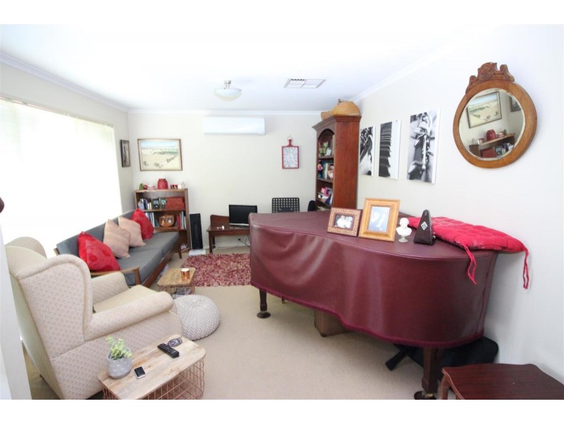 6 Grampian Place, Tatton NSW 2650