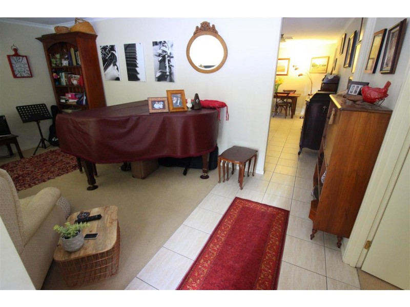 6 Grampian Place, Tatton NSW 2650