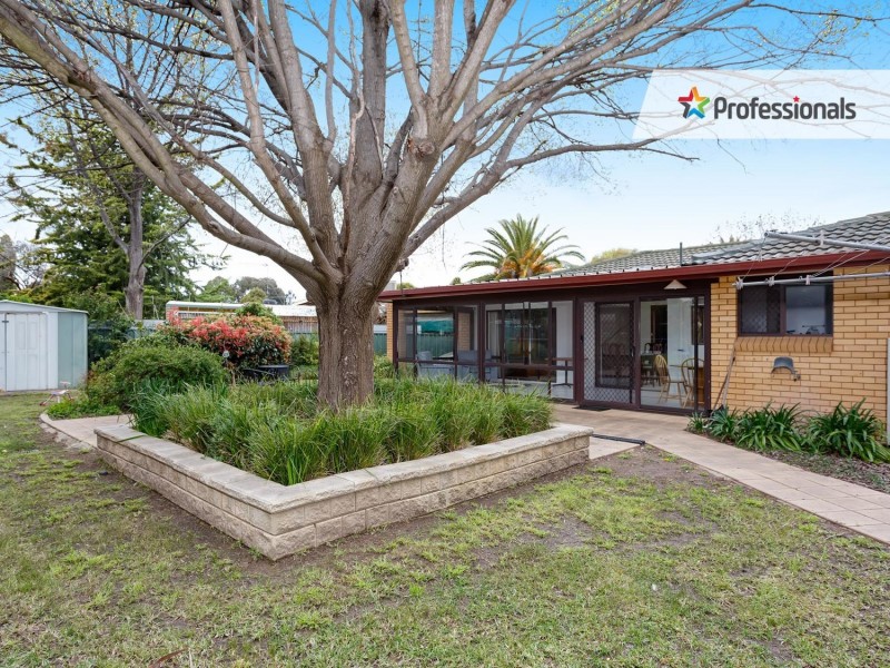 17 Taupo Drive, Lake Albert NSW 2650