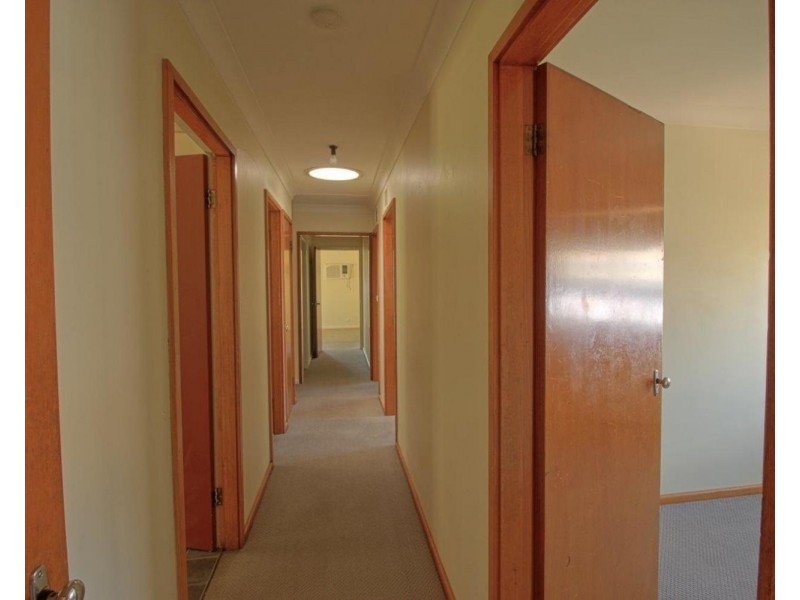2 Moani Place, Wagga Wagga NSW 2650