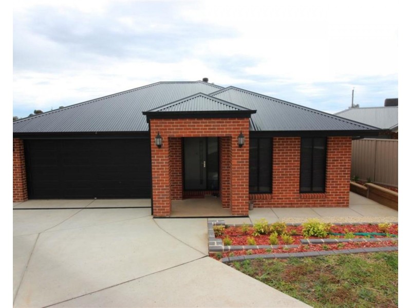 7 Chipp Place, Lloyd NSW 2650