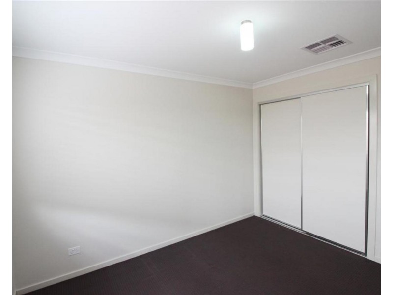 7 Chipp Place, Lloyd NSW 2650