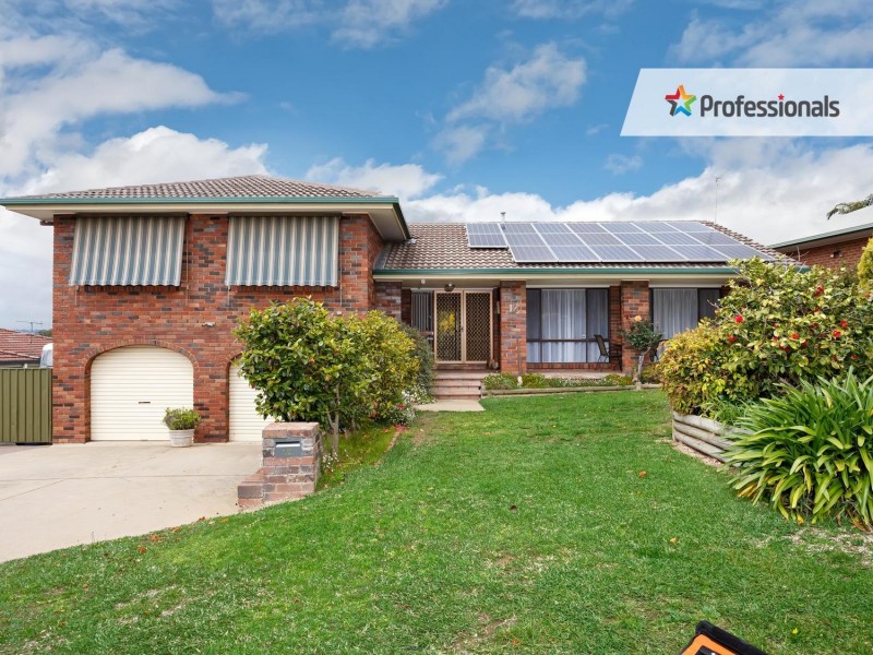 12 Henwood Avenue, Kooringal NSW 2650