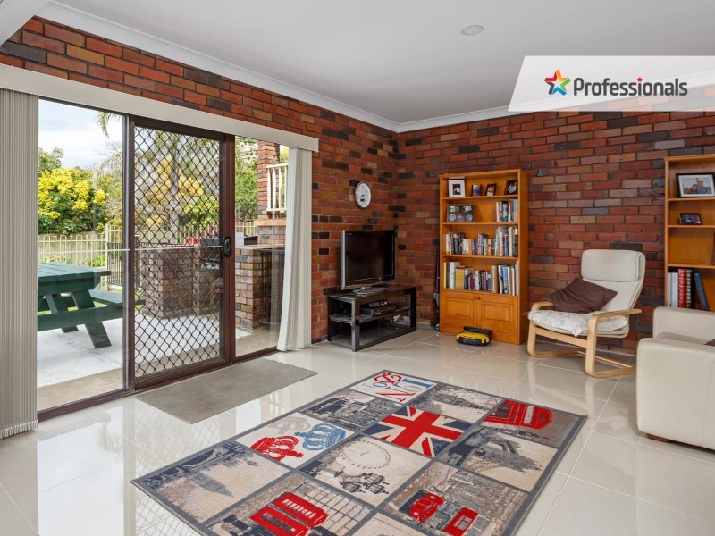 12 Henwood Avenue, Kooringal NSW 2650