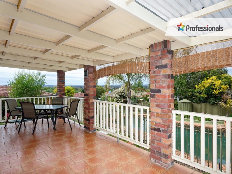 12 Henwood Avenue, Kooringal NSW 2650