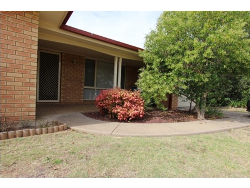 1/5 Yentoo Drive, Glenfield Park NSW 2650