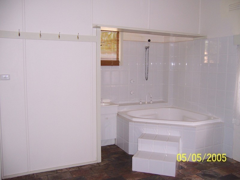 82 Faye Avenue, Kooringal NSW 2650