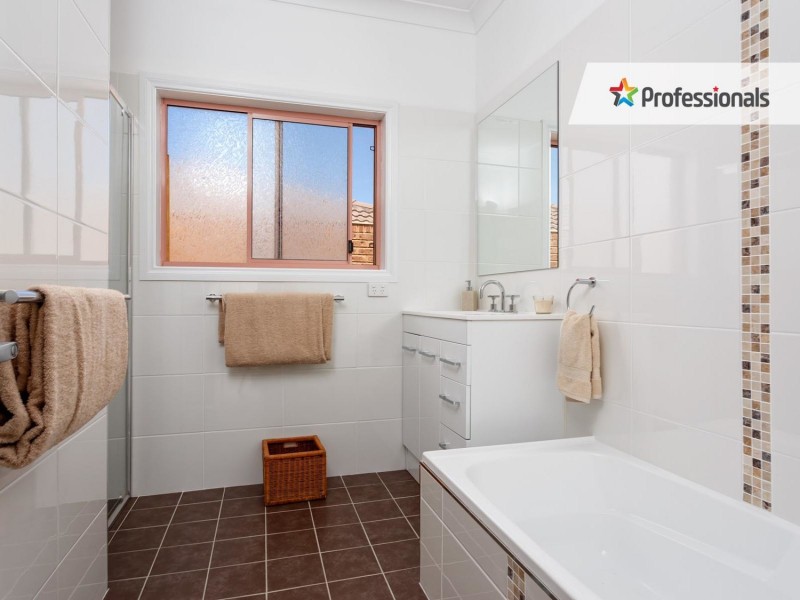 19 Allambie Way, Mount Austin NSW 2650