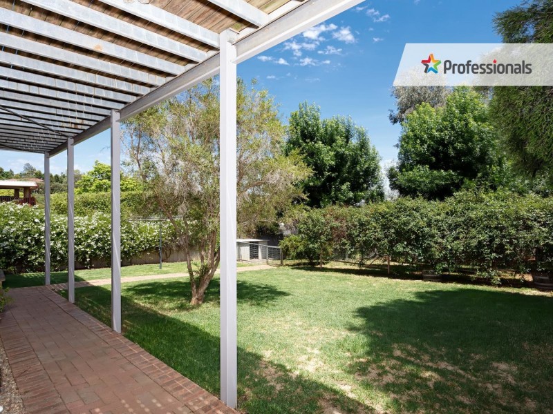 19 Allambie Way, Mount Austin NSW 2650