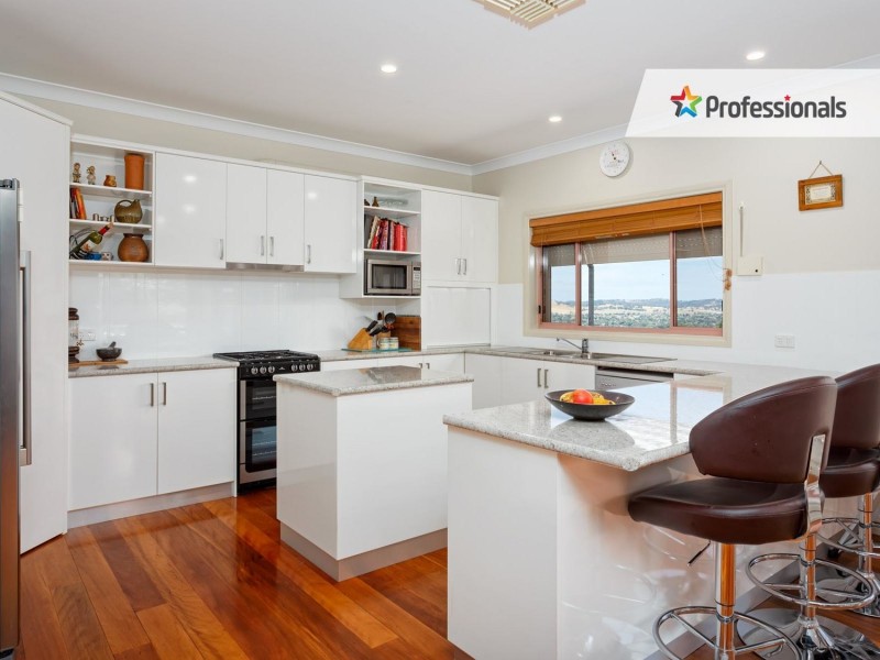 19 Allambie Way, Mount Austin NSW 2650