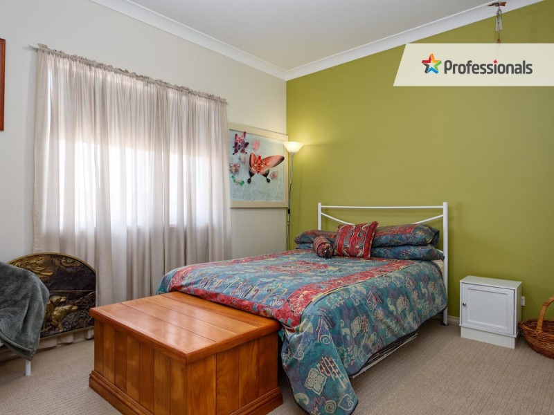 19 Allambie Way, Mount Austin NSW 2650