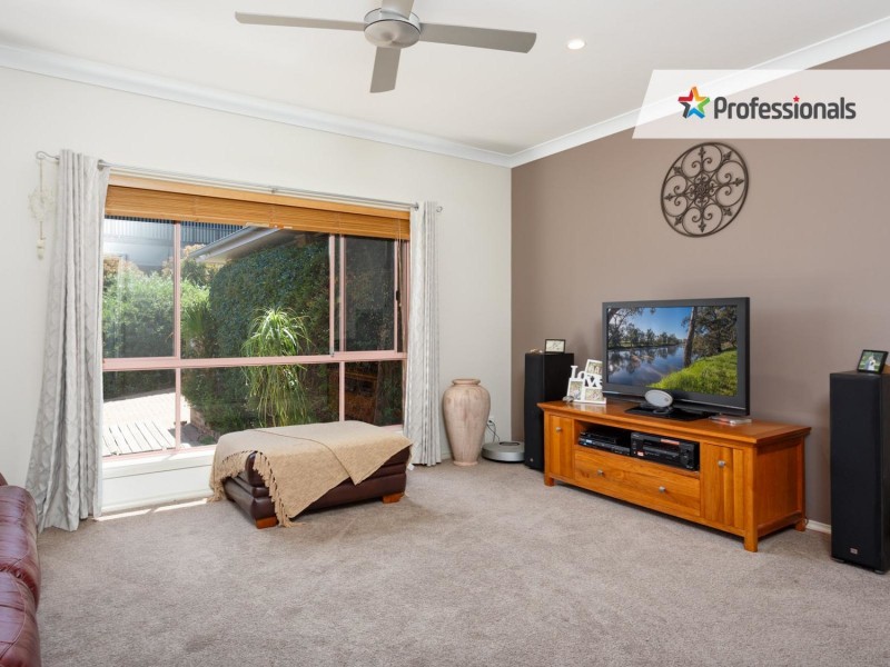 19 Allambie Way, Mount Austin NSW 2650