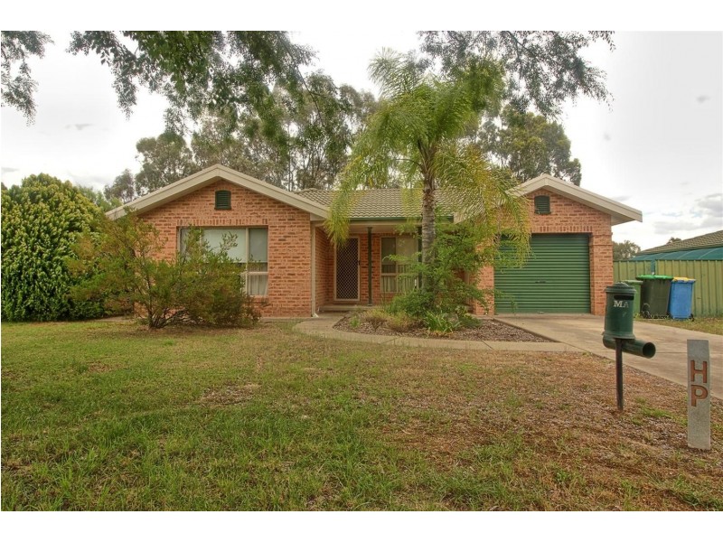 19 O’Connor Street, Tolland NSW 2650