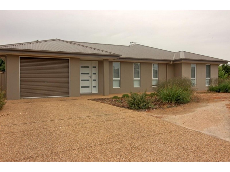 1/4 Apprentice Avenue, Wagga Wagga NSW 2650
