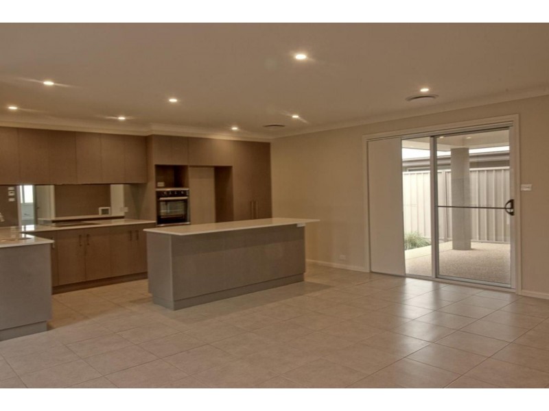 1/4 Apprentice Avenue, Wagga Wagga NSW 2650